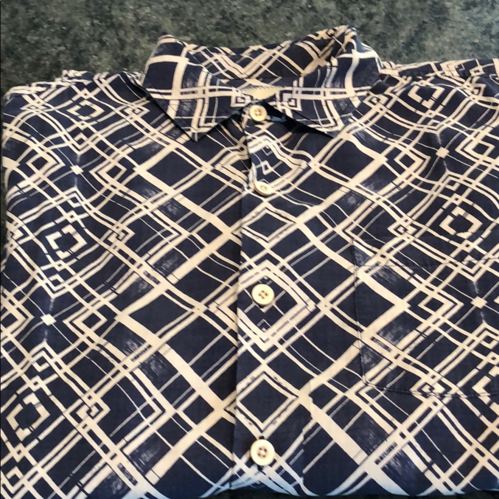 Tommy Bahama short sleeve casual shirt. size M